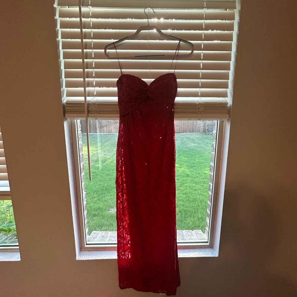 Morgan & Co. Red Sleeveless Spaghetti Strap Prom Gown